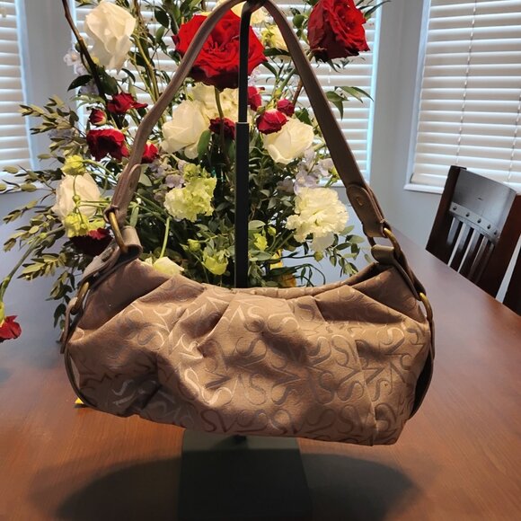 Simply Vera by Vera Wang Beige Monogram Pleated Hobo Shoulder Bag Handbag Purse - Picture 1 of 4